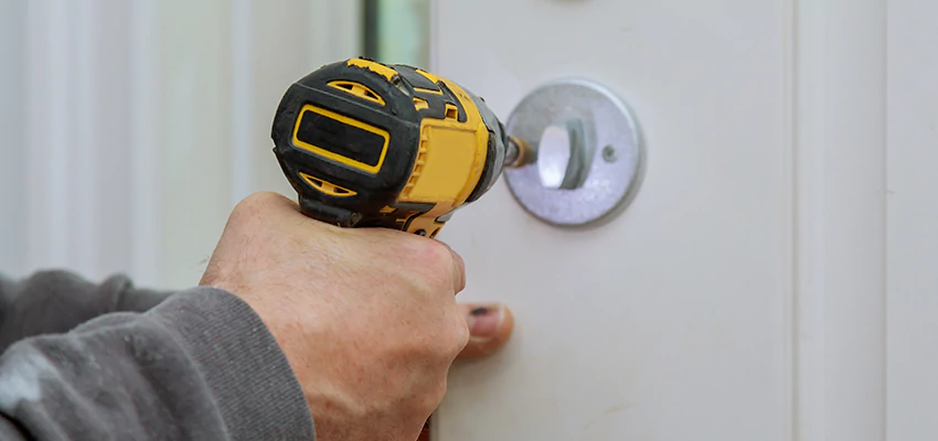 Street Locksmith For Smart Lock Repair in Covina, CA